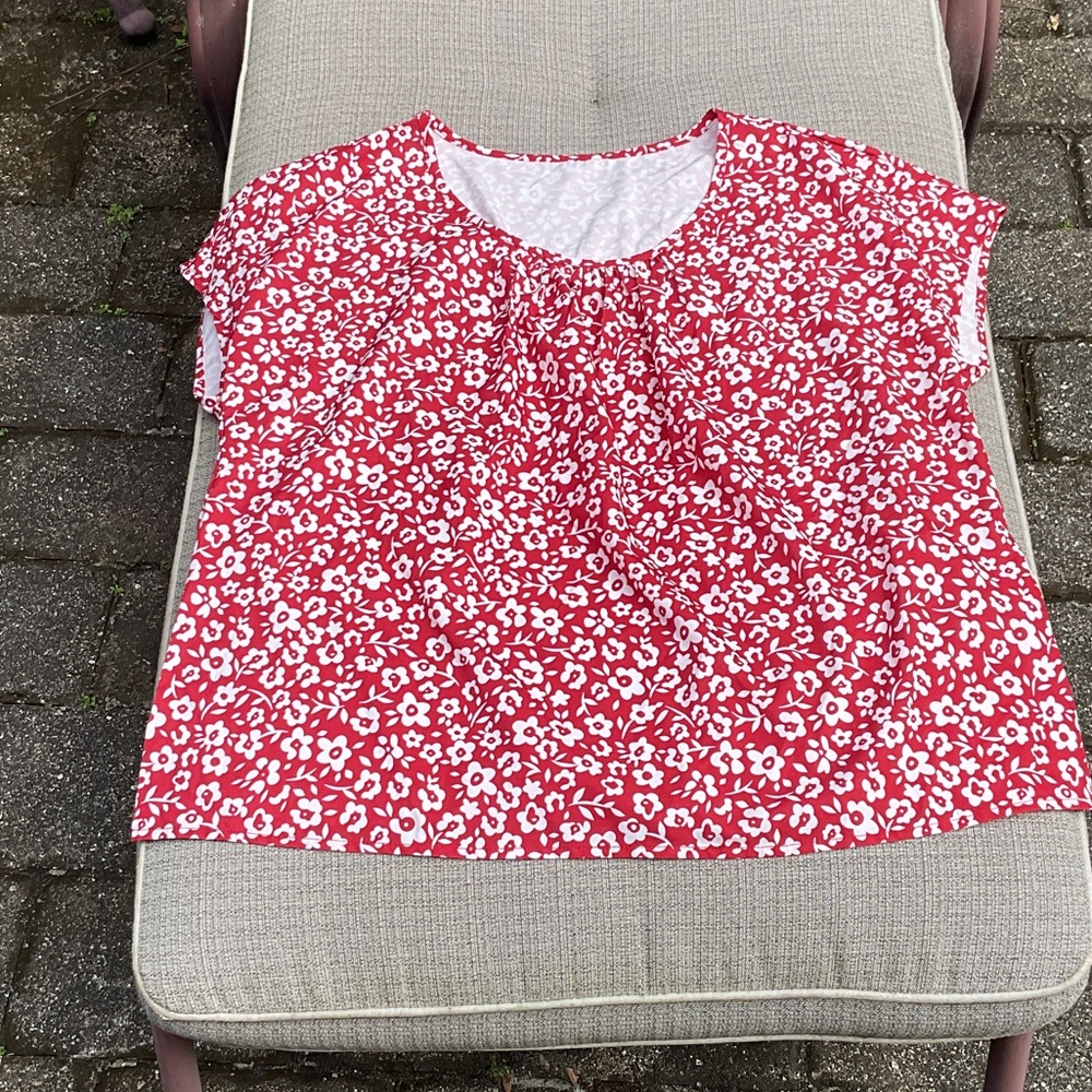 Red Floral Short Sleeve Blouse, Size XL